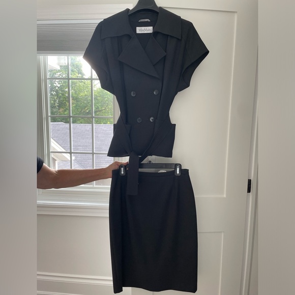 Max Mara Black Skirt Suit - Size 8 - Picture 1 of 3